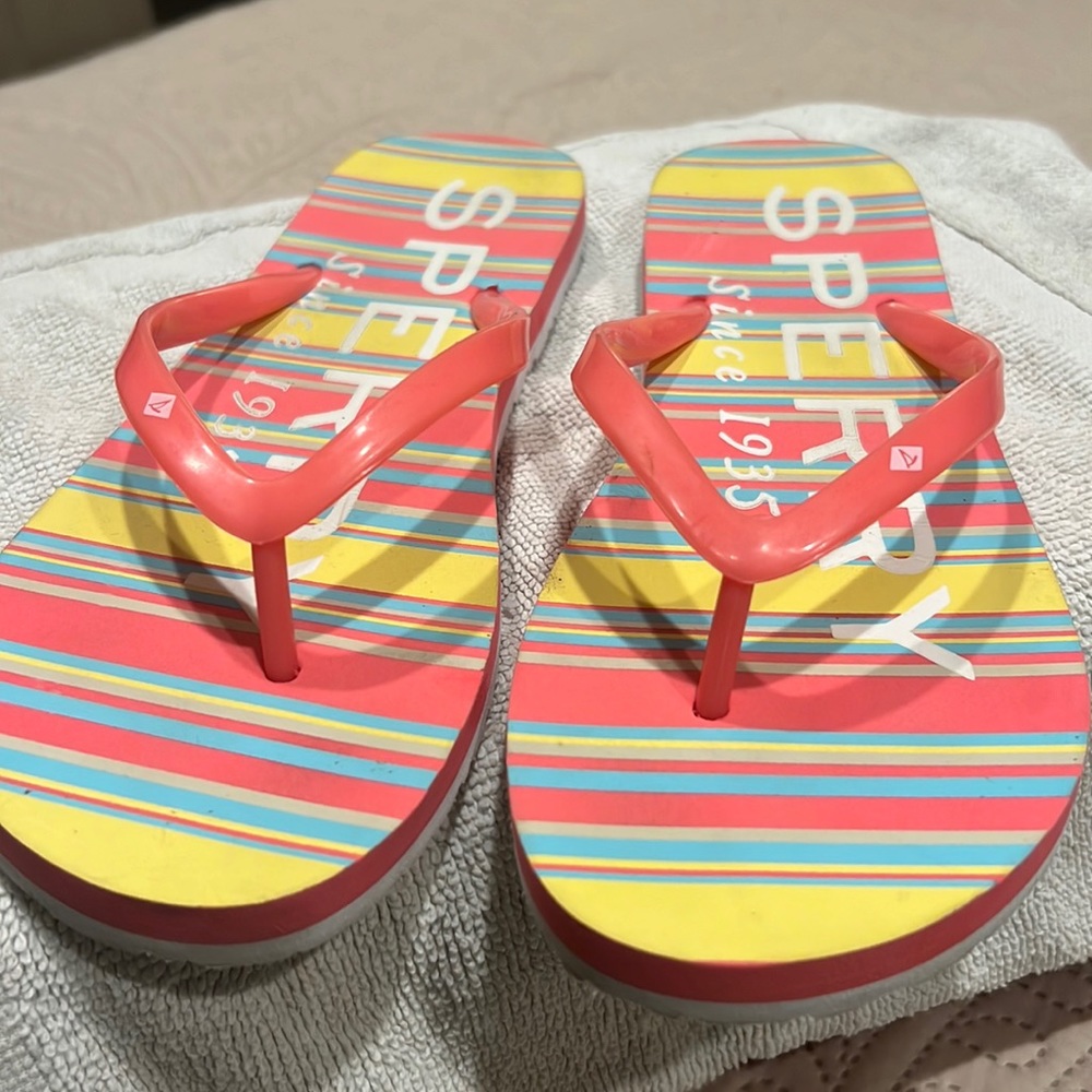 Ladies Peach color Sperry flip flop shoe